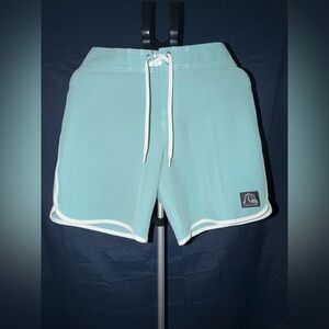 Quiksilver Original Scallop 18 Boardshorts Size 30 NWT